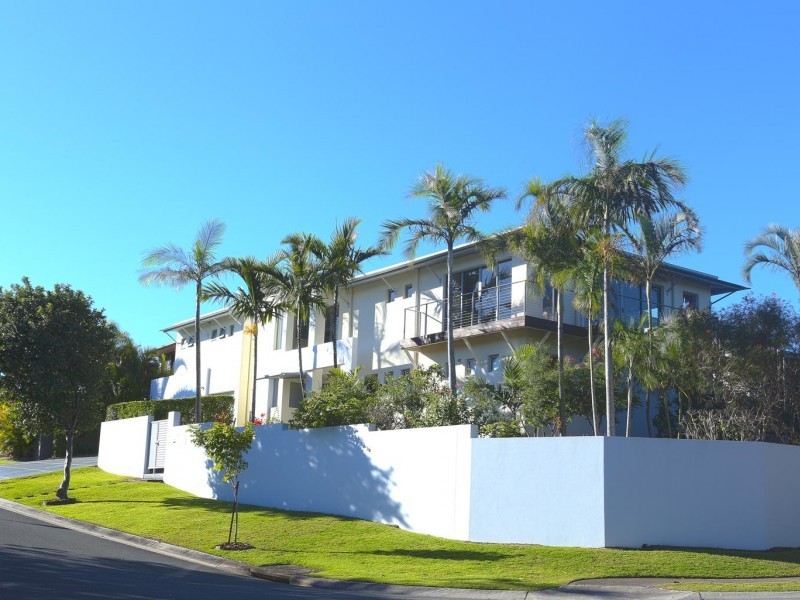 2  Seafarer Court, Castaways Beach QLD 4567