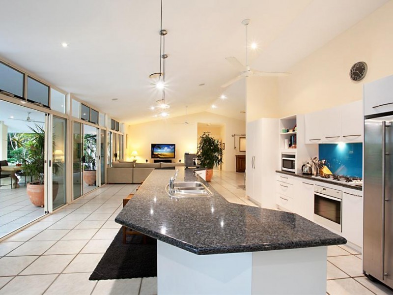 258 Illoura Place, Cooroibah QLD 4565