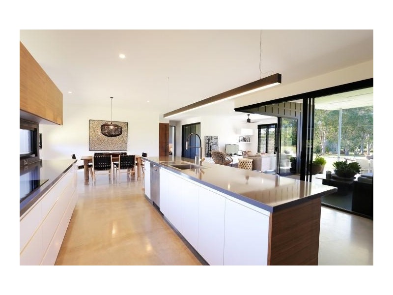 2 Jirrima Crescent, Cooroibah QLD 4565