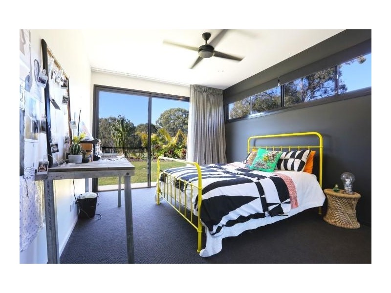 2 Jirrima Crescent, Cooroibah QLD 4565