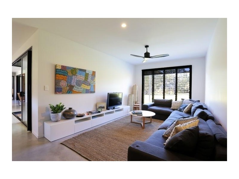 2 Jirrima Crescent, Cooroibah QLD 4565