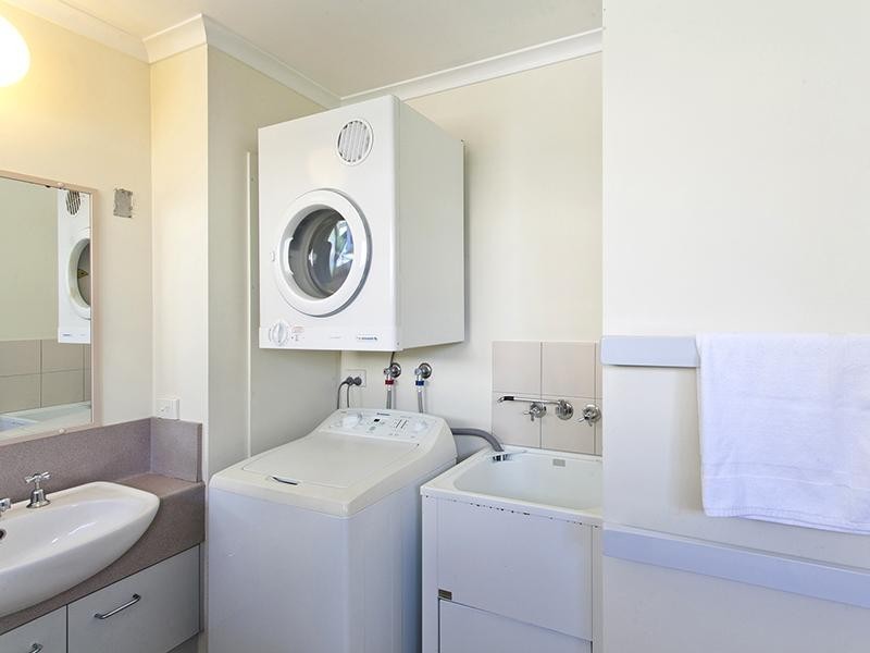 208/4 Lake Weyba Drive, Noosaville QLD 4566