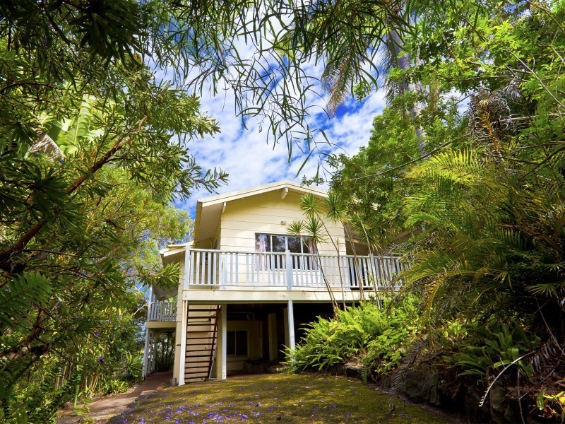 8 Honeysuckle Lane, Noosa Heads QLD 4567