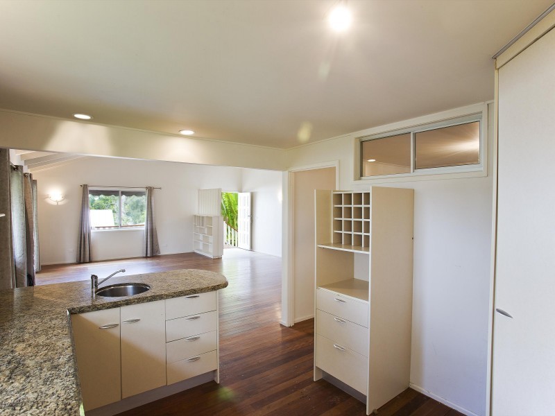 8 Honeysuckle Lane, Noosa Heads QLD 4567