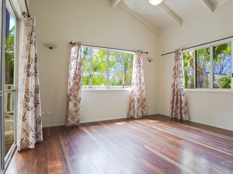 8 Honeysuckle Lane, Noosa Heads QLD 4567