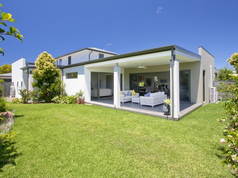 8 Smoke Bush Drive, Noosa Heads QLD 4567