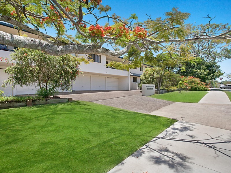 2/69  Poinciana Avenue, Tewantin QLD 4565