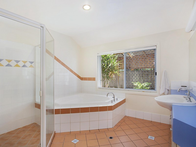 2 Windsurf Place, Noosa Waters QLD 4566