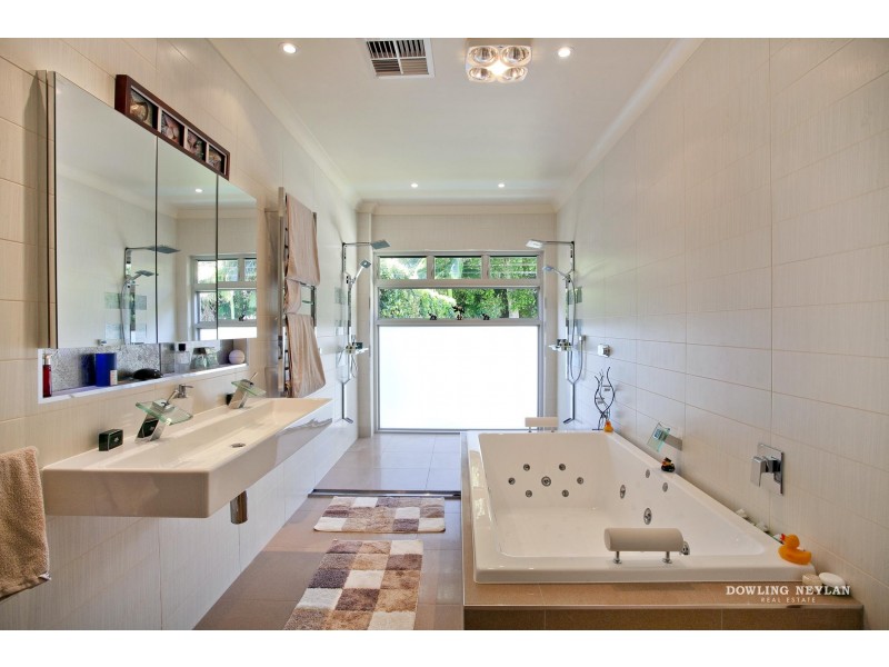 8 Habitat Place, Noosa Heads QLD 4567