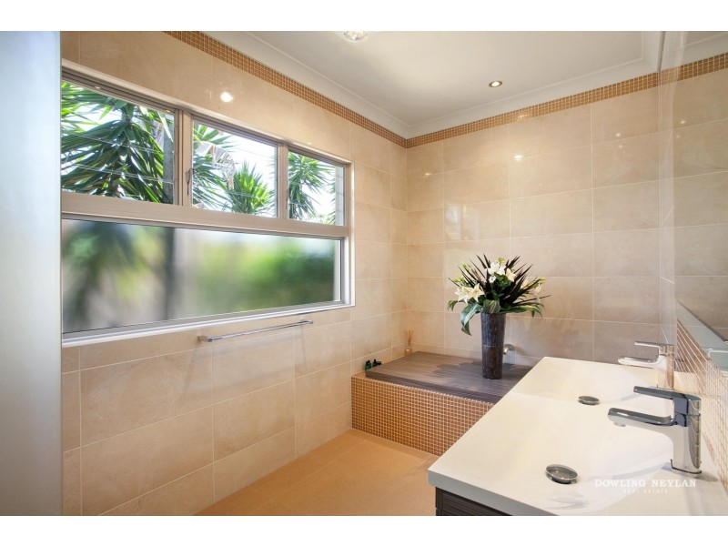8 Habitat Place, Noosa Heads QLD 4567