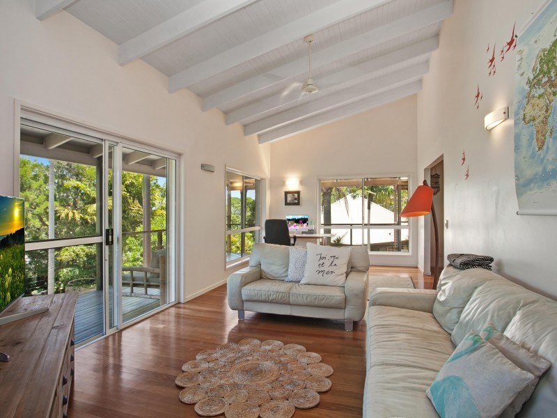 2 Moonare Crescent, Noosa Heads QLD 4567