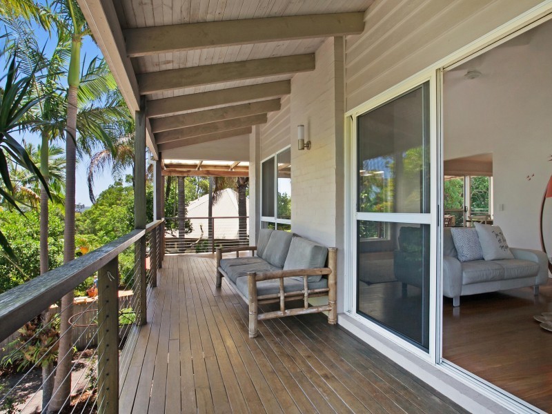 2 Moonare Crescent, Noosa Heads QLD 4567
