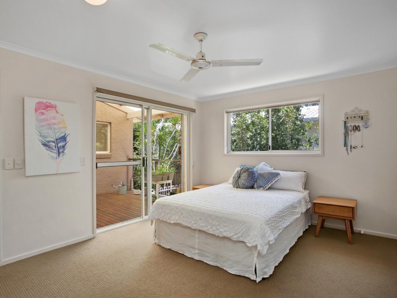 2 Moonare Crescent, Noosa Heads QLD 4567