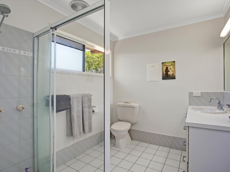 2 Moonare Crescent, Noosa Heads QLD 4567