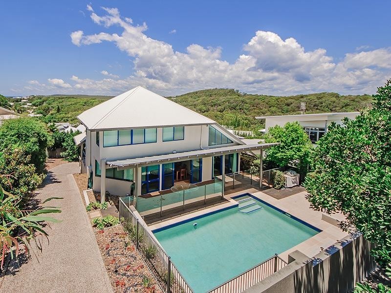 9 Seafarer Court, Castaways Beach QLD 4567