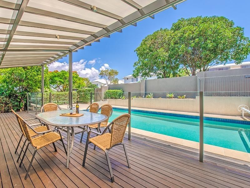9 Seafarer Court, Castaways Beach QLD 4567