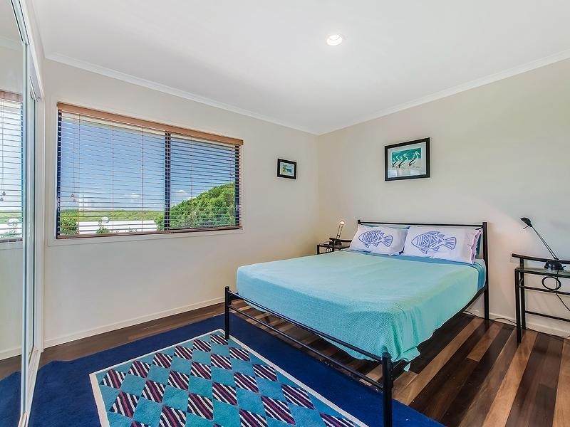 9 Seafarer Court, Castaways Beach QLD 4567