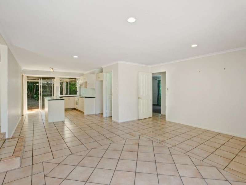 4  Weatherly Court, Sunrise Beach QLD 4567