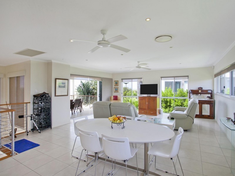 10 Antipodes Close, Castaways Beach QLD 4567