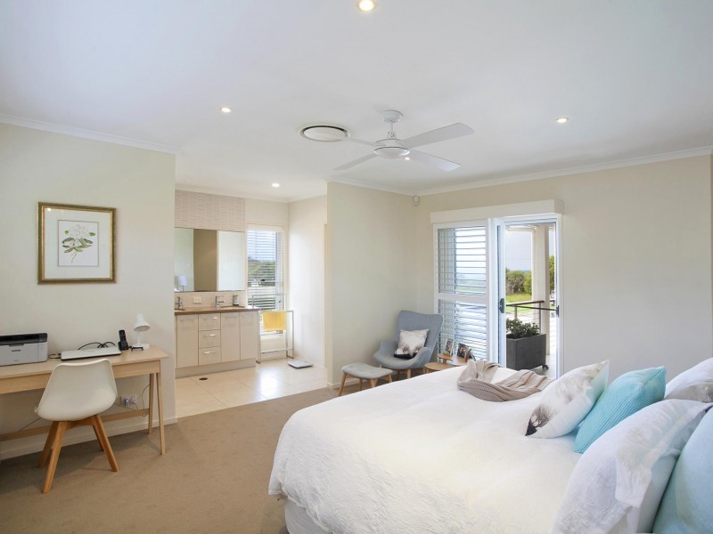 10 Antipodes Close, Castaways Beach QLD 4567