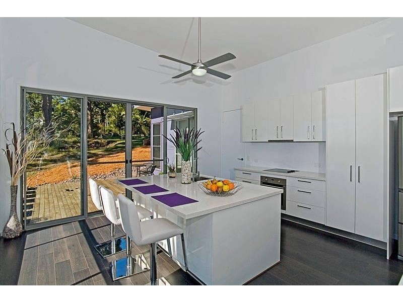 18 Clearview Drive, Lake Macdonald QLD 4563