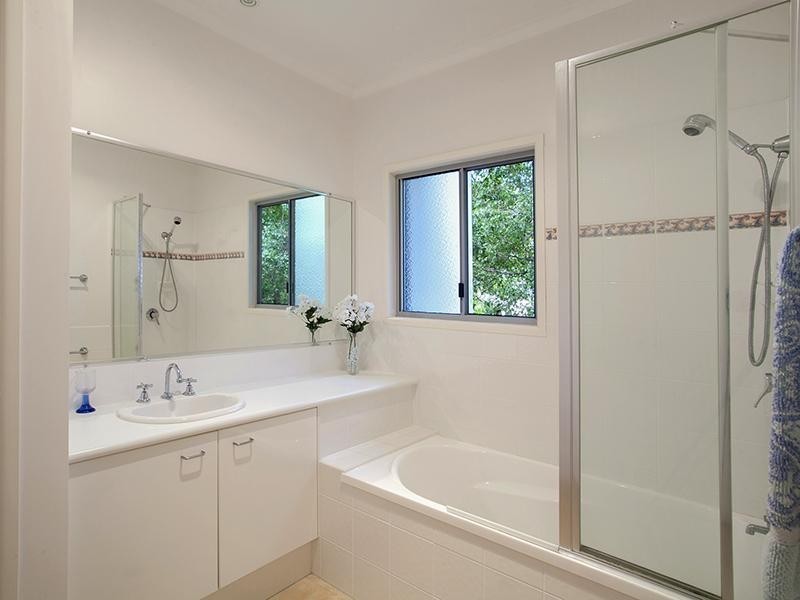 16 Moonare Crescent, Noosa Heads QLD 4567