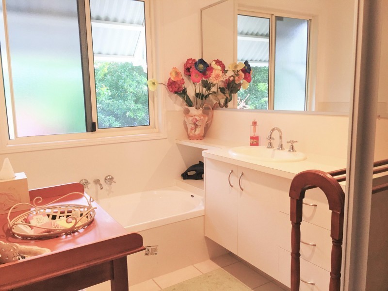 18 Tanderra Drive, Cooran QLD 4569