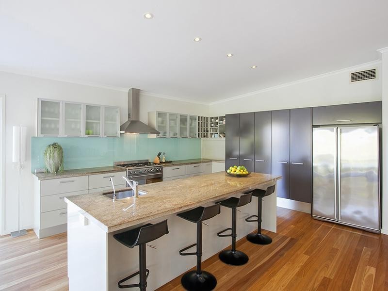 10 Captains Court, Sunrise Beach QLD 4567