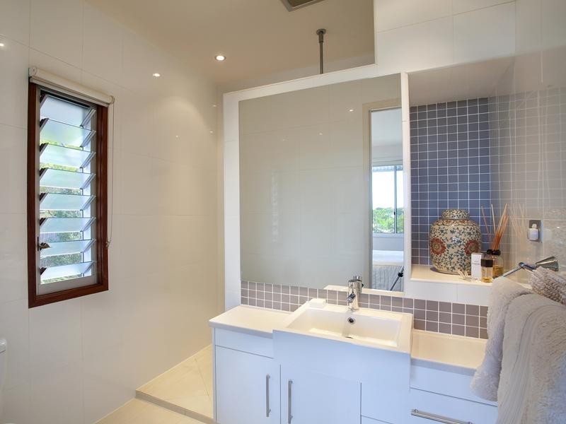 2/71 Southern Cross Parade, Sunrise Beach QLD 4567