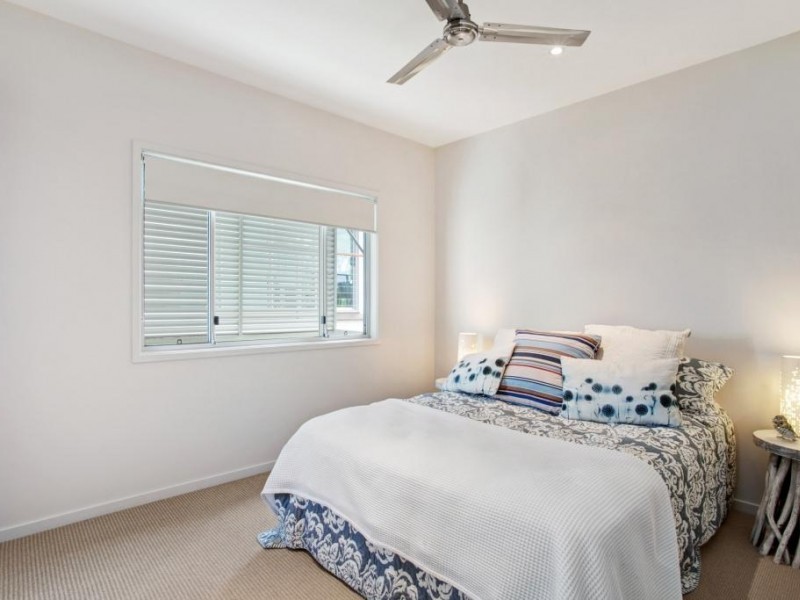 2/71 Southern Cross Parade, Sunrise Beach QLD 4567