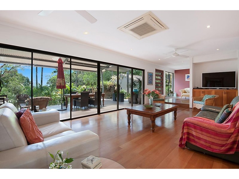 8 Moonare Crescent, Noosa Heads QLD 4567
