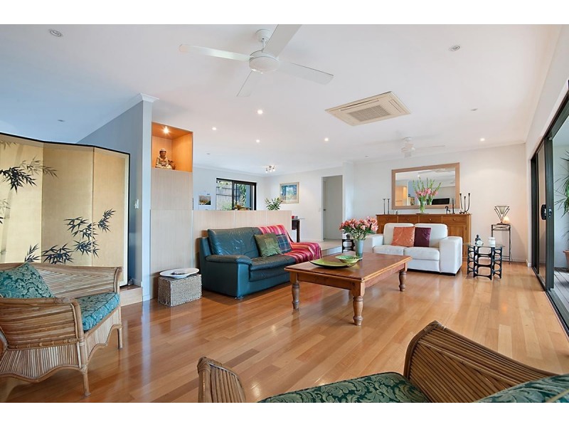 8 Moonare Crescent, Noosa Heads QLD 4567