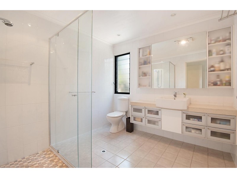 8 Moonare Crescent, Noosa Heads QLD 4567