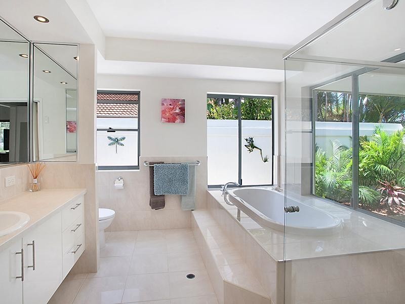 18 Seacove Court, Noosa Waters QLD 4566