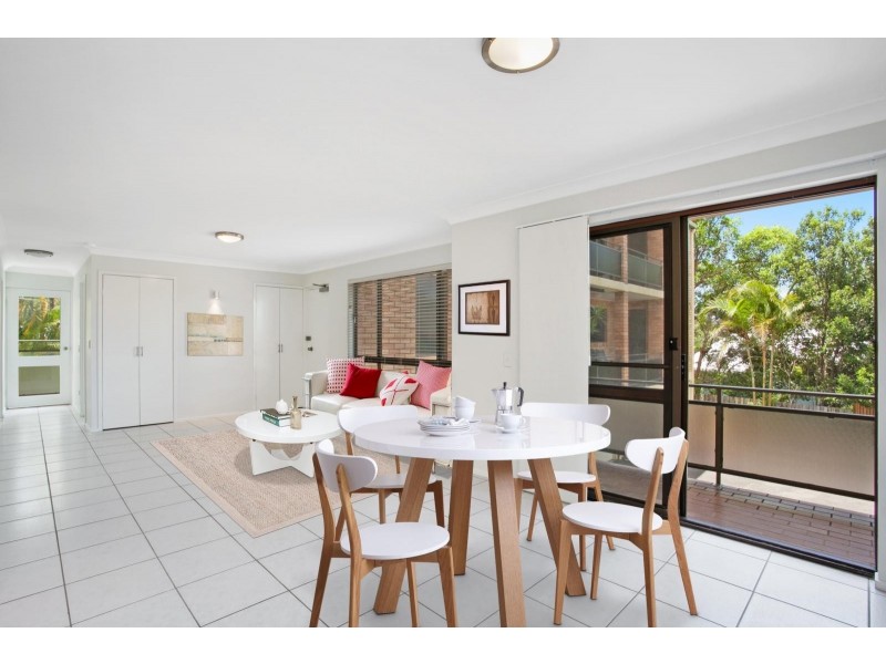 2/4 Ray Sreet, Sunshine Beach QLD 4567