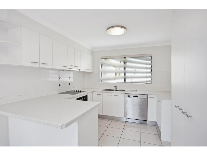 2/4 Ray Sreet, Sunshine Beach QLD 4567
