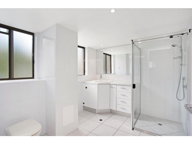 2/4 Ray Sreet, Sunshine Beach QLD 4567