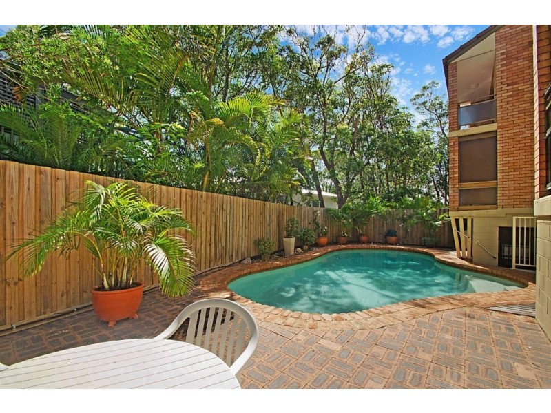 2/4 Ray Sreet, Sunshine Beach QLD 4567