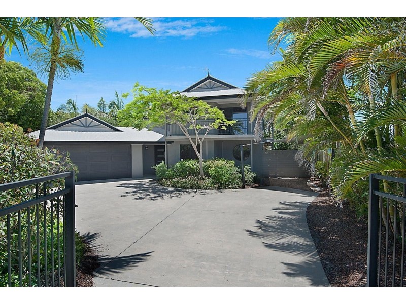 10 Coconut Grove, Castaways Beach QLD 4567