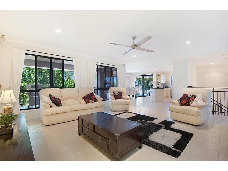 10 Coconut Grove, Castaways Beach QLD 4567