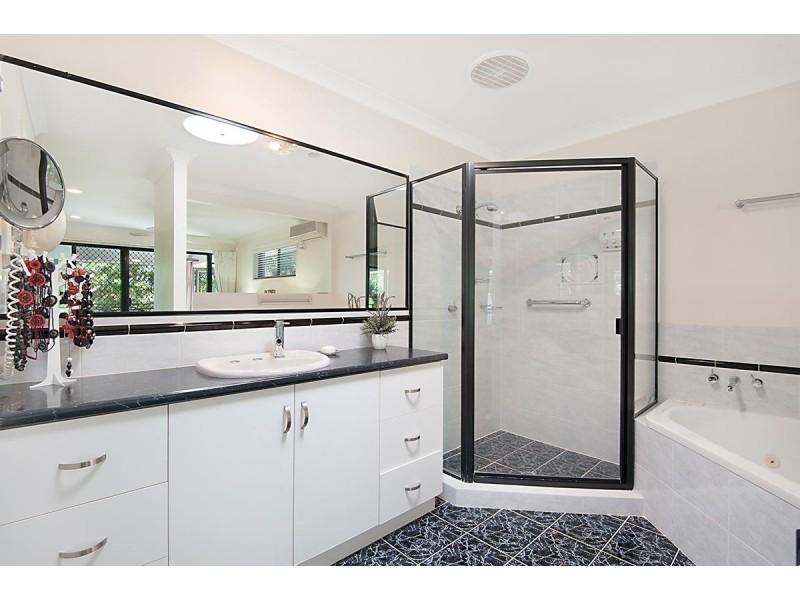 10 Coconut Grove, Castaways Beach QLD 4567