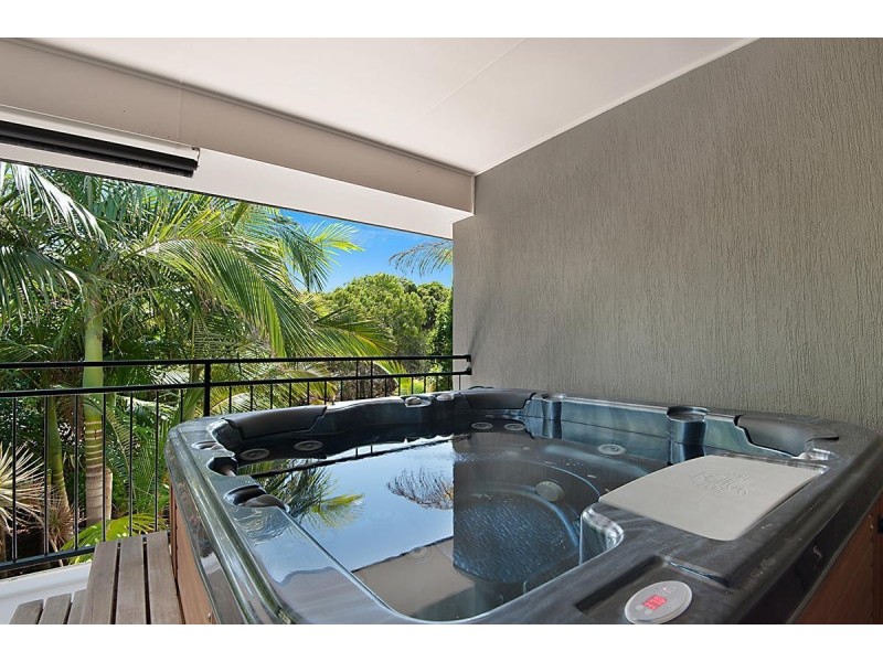 10 Coconut Grove, Castaways Beach QLD 4567