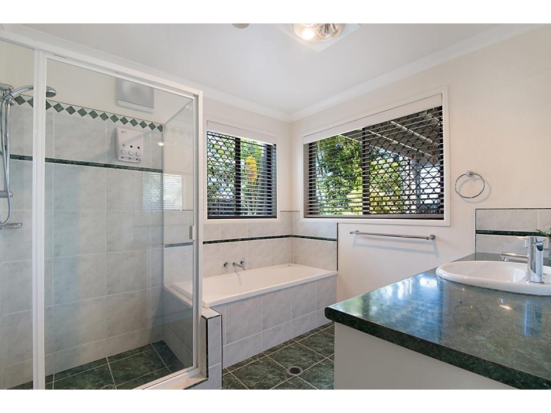 10 Coconut Grove, Castaways Beach QLD 4567