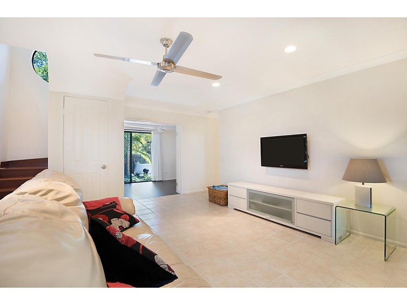 10 Coconut Grove, Castaways Beach QLD 4567