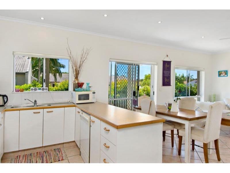 2/293 Weyba Road, Noosaville QLD 4566