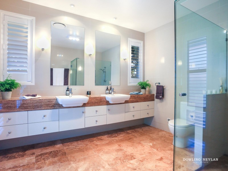 62 Highland Drive, Lake Macdonald QLD 4563