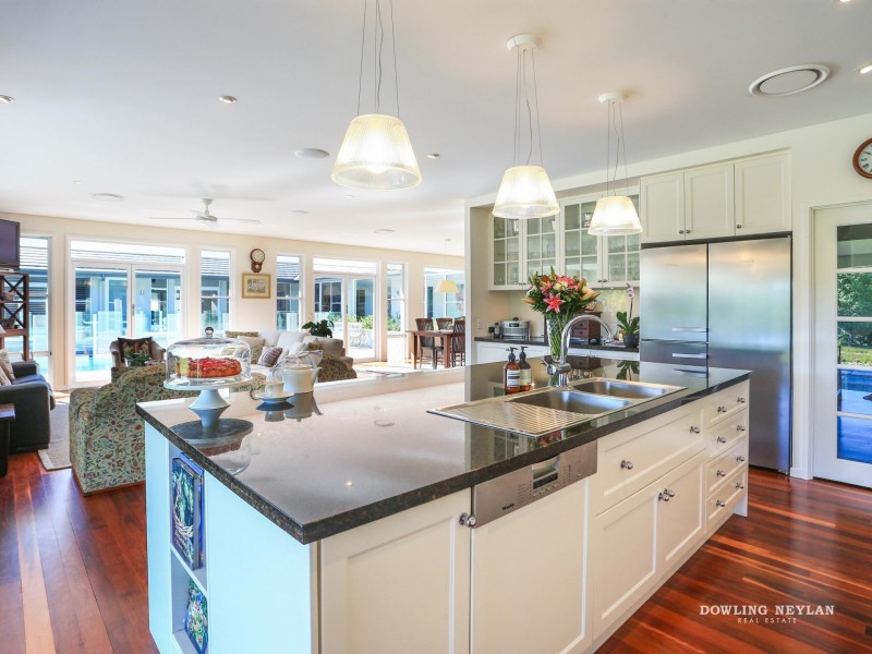 62 Highland Drive, Lake Macdonald QLD 4563