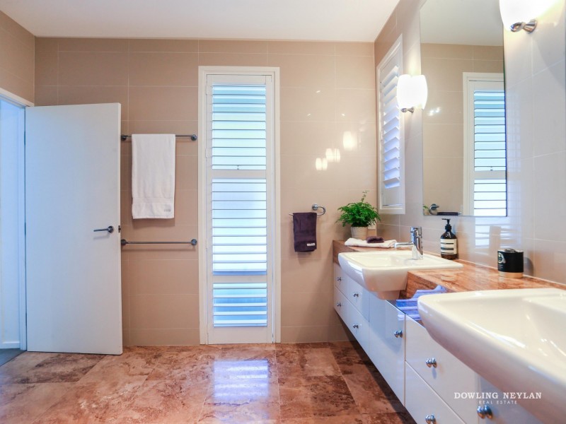 62 Highland Drive, Lake Macdonald QLD 4563