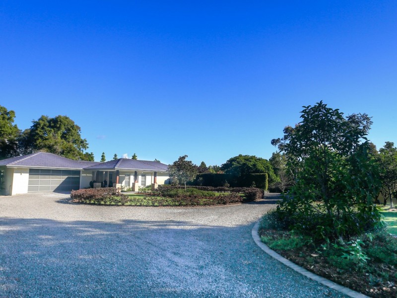 62 Highland Drive, Lake Macdonald QLD 4563