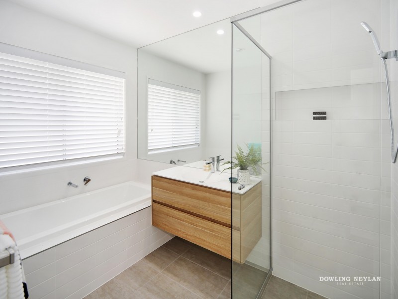 13 Rani Circuit, Noosa Waters QLD 4566